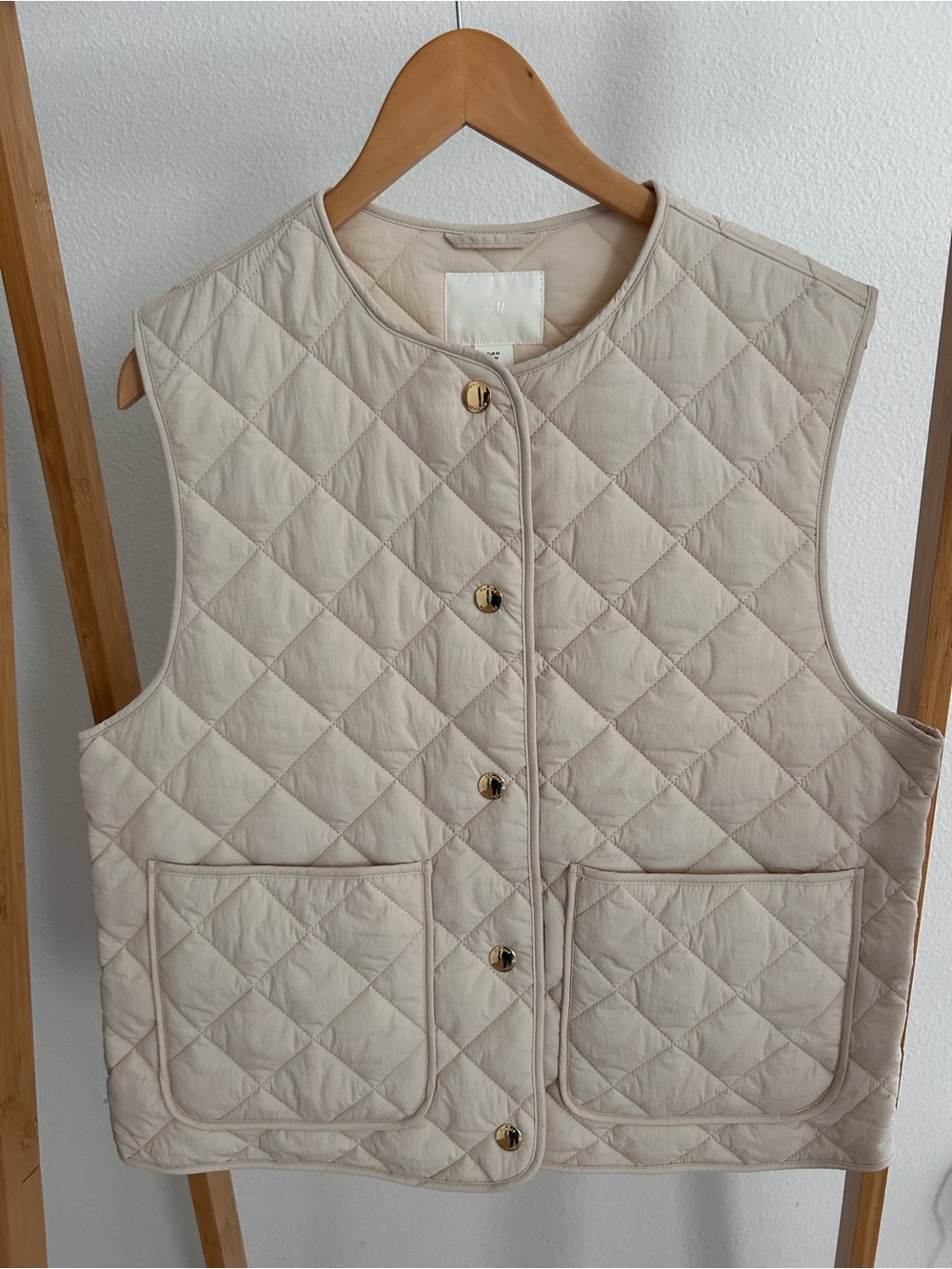 H&M Quilted Sleeveless Vest in Cream
